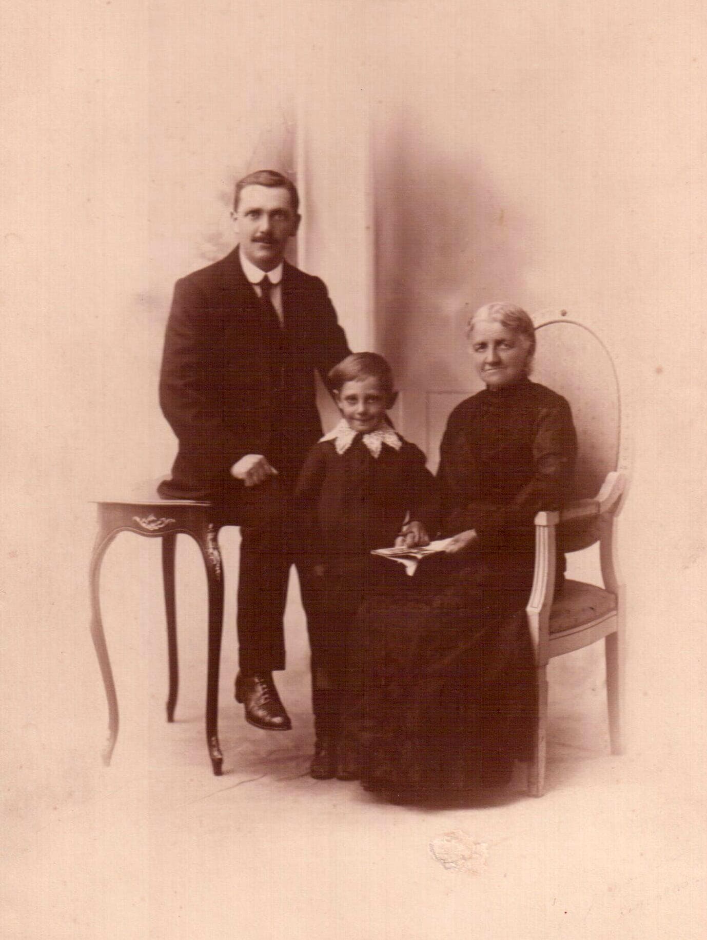 Mr Alberti Lupton