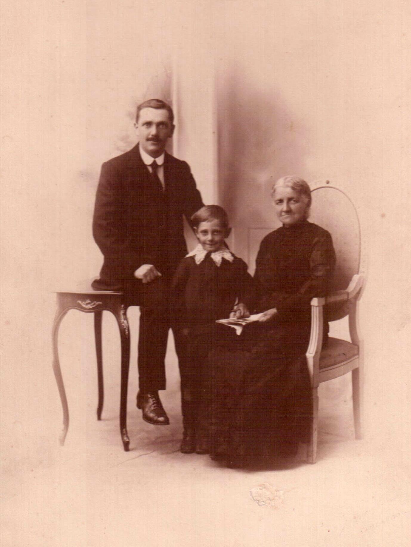 Mr Alberti Lupton